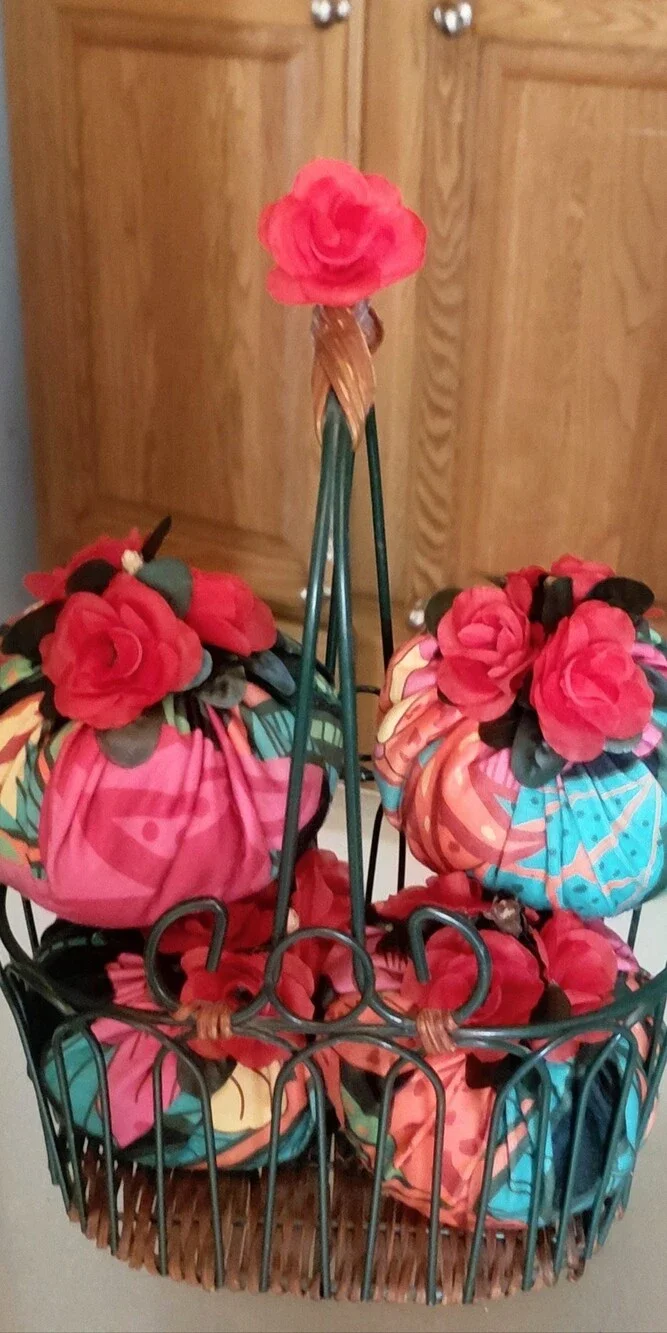 Pretty pumpkin basket,  pumpkins 13